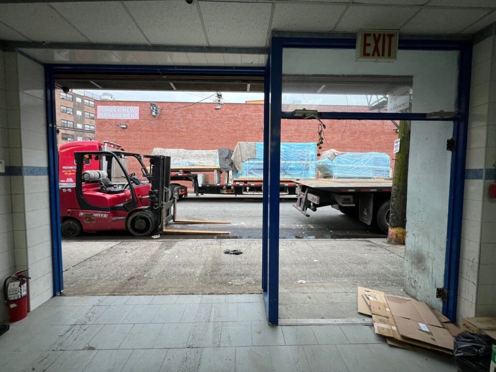 Commercial & Industrial Rigging Queens NY Pedowitiz Trucking & Rigging Company Queens NYC Commercial Industrial Laundry Machine Transportation & Delivery Solutions 4