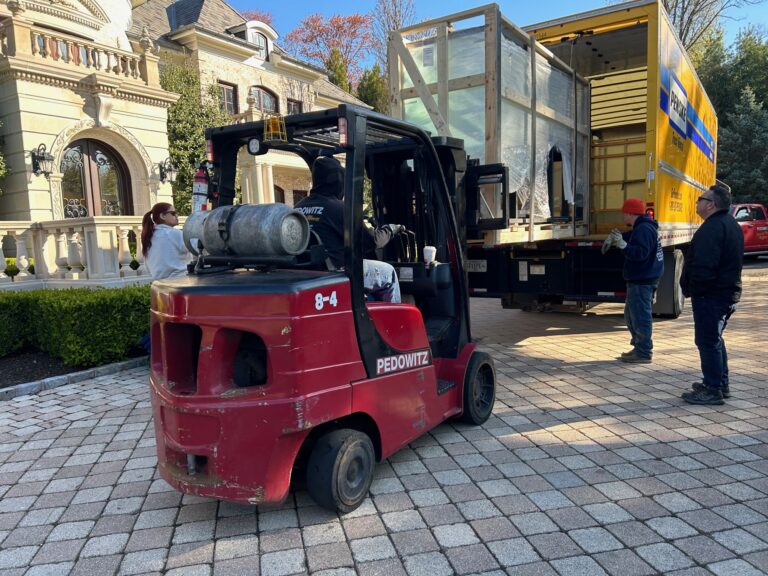 Read more about the article What Kind Of Riggers Transport & Hoist Large Aquariums on Long Island?