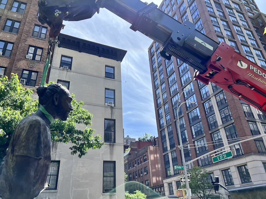 Read more about the article What Is The Best Rigging Company To Call To Install Artwork & Sculpture in Public Spaces in NYC?
